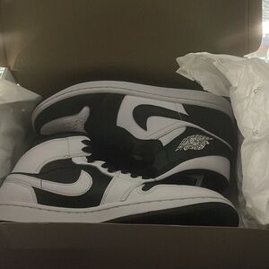 Wmns Air Jordan 1 Mid SE Homage 2022